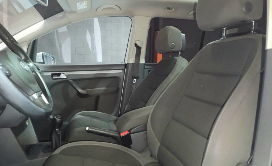 VOLKSWAGEN Touran 1.6 TDI ADVANCE