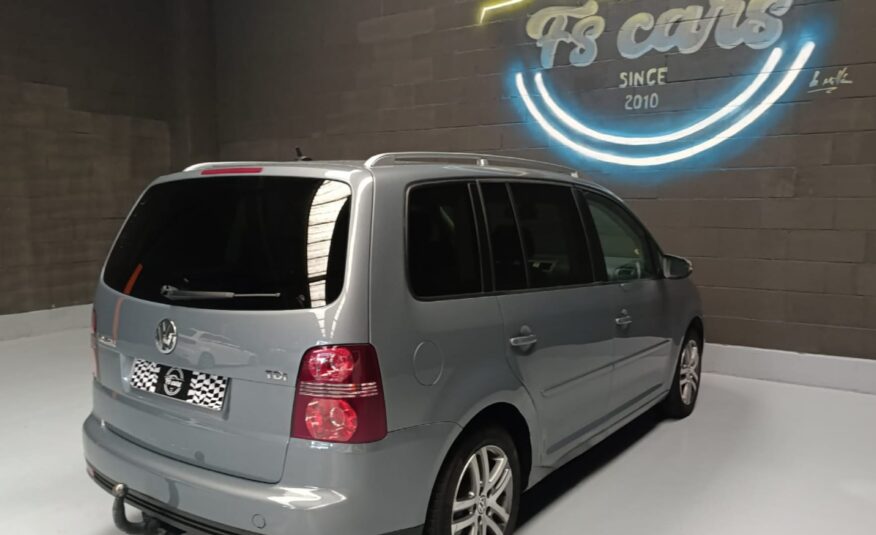 VOLKSWAGEN TOURAN 1.6 TDI ADVANCE