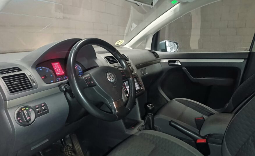 VOLKSWAGEN TOURAN 1.6 TDI ADVANCE