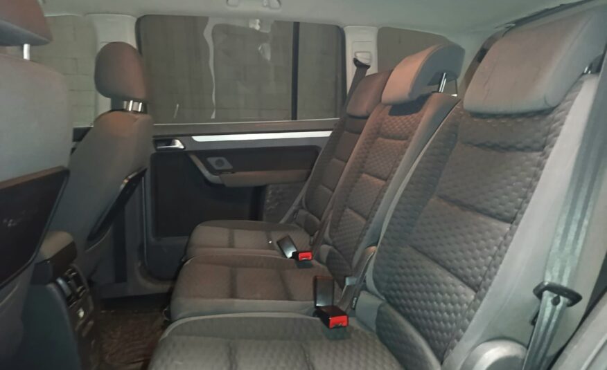 VOLKSWAGEN TOURAN 1.6 TDI ADVANCE