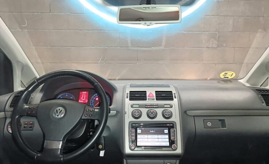VOLKSWAGEN TOURAN 1.6 TDI ADVANCE