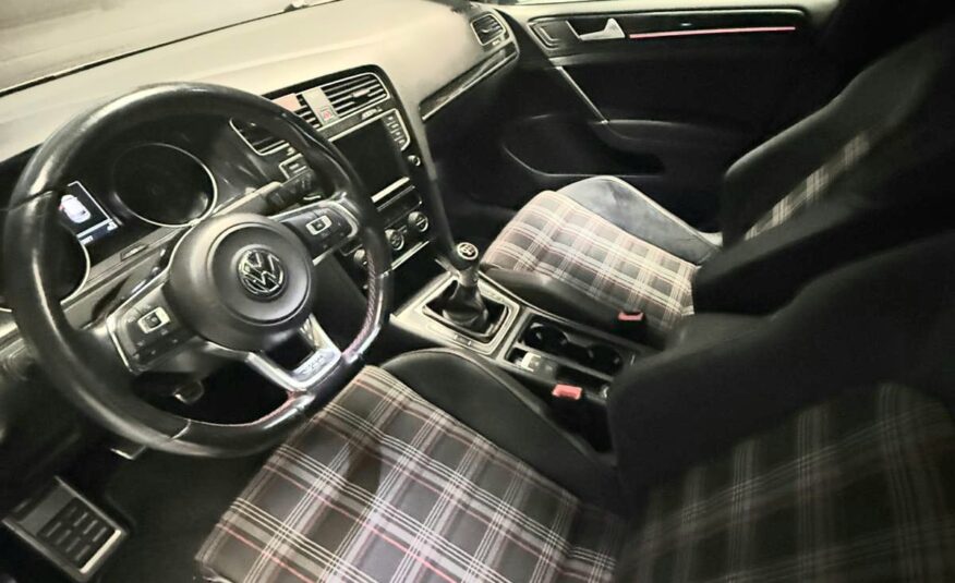 VOLKSWAGEN GOLF VII GTI PERFORMANCE