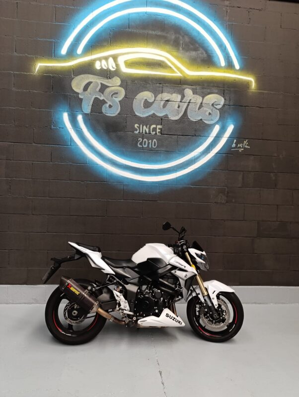 SUZUKI GSR 750