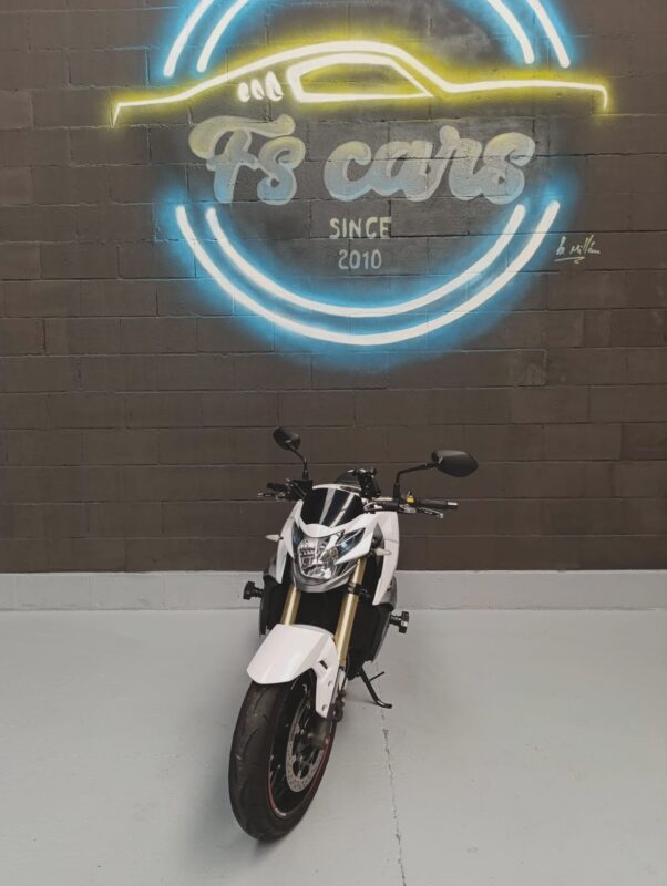SUZUKI GSR 750