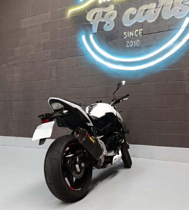 SUZUKI GSR 750