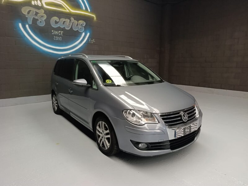 VOLKSWAGEN TOURAN 1.6 TDI ADVANCE