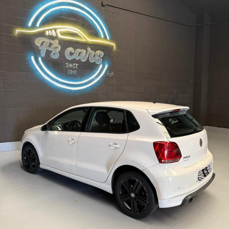 VOLKSWAGEN POLO 1.6 TDI SPORT BY R-LINE