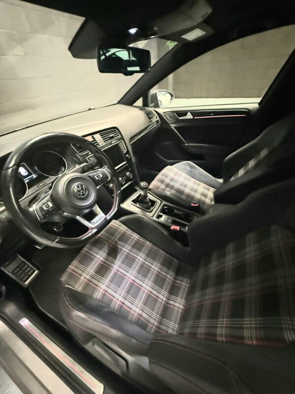 VOLKSWAGEN GOLF VII GTI PERFORMANCE