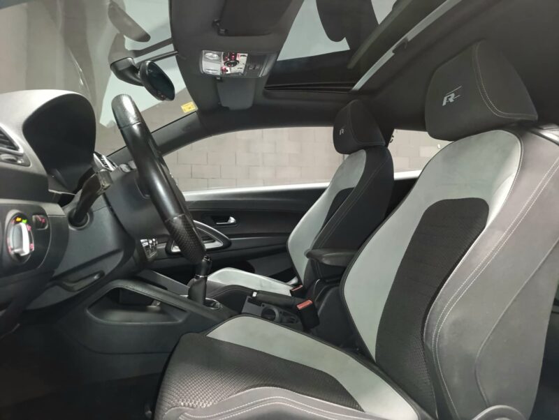VOLKSWAGEN SCIROCCO 2.0 TDI BY R-LINE