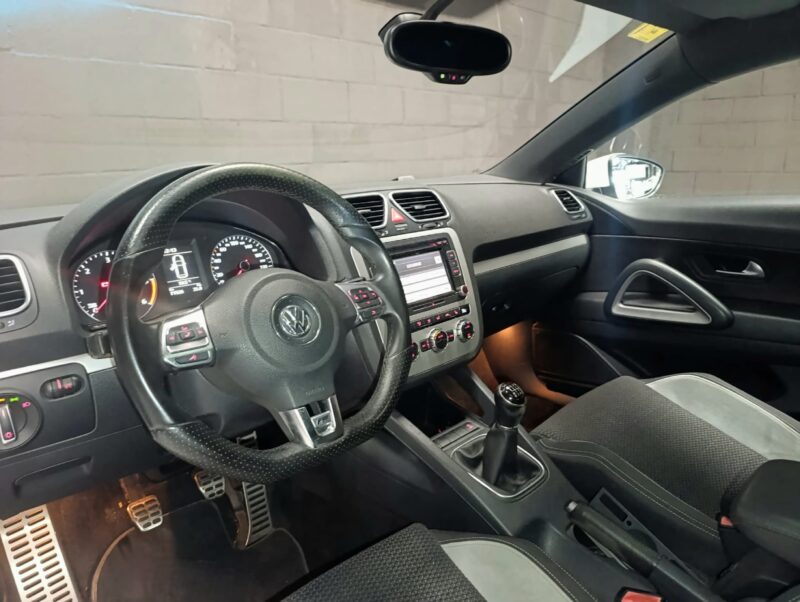 VOLKSWAGEN SCIROCCO 2.0 TDI BY R-LINE