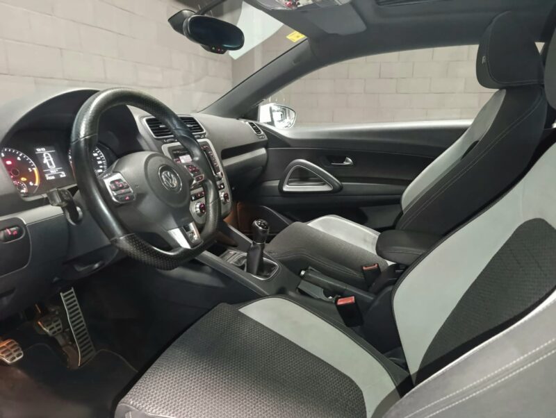 VOLKSWAGEN SCIROCCO 2.0 TDI BY R-LINE